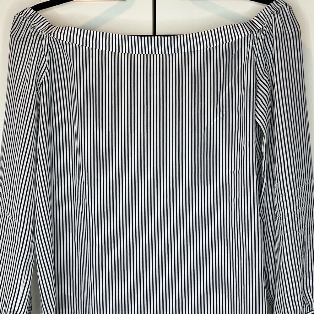 CAbi Navy Blue/White #5258 Brigitte Silk Stripped Off Shoulder Top Size SMALL - Picture 3 of 8